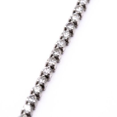 null Bracelet en platine (950) avec ligne de diamants. 

Poids total des diamants...