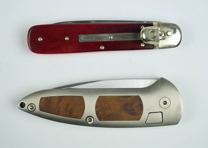 null Un lot de deux couteaux BUKER : 



Un couteau de modèle Tree brand classic,...