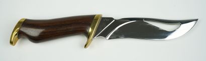 null Un couteau marque JMB (John M Browning), numéroté N°027 et N°02. 



28,5 cm...