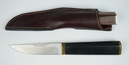 null Un lot de deux couteaux droits nordiques



Couteau norvégien, Helle Fabriker

22cm...