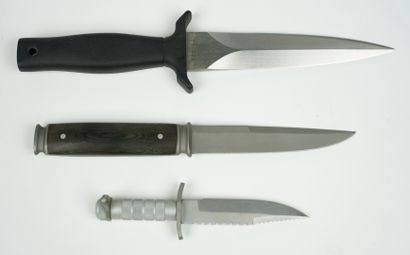 null Un lot de trois couteaux droits : 



Un couteau de marque GERBER, numéroté...