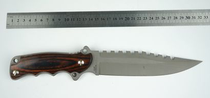 null Couteau militaire Fury 11829. 



30,5 cm au total, 17,5 cm de lame. Lame mat,...