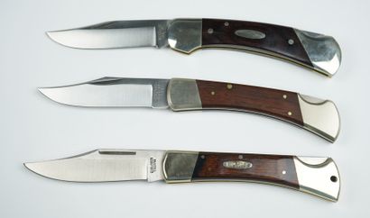 null Un lot de trois couteaux de grande qualité : 



Un couteau WESTERN, à pompe,...