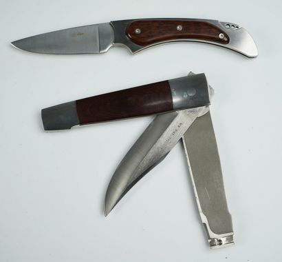 null Un lot de deux couteaux de couteliers : 



Un petit couteau de la maison des...