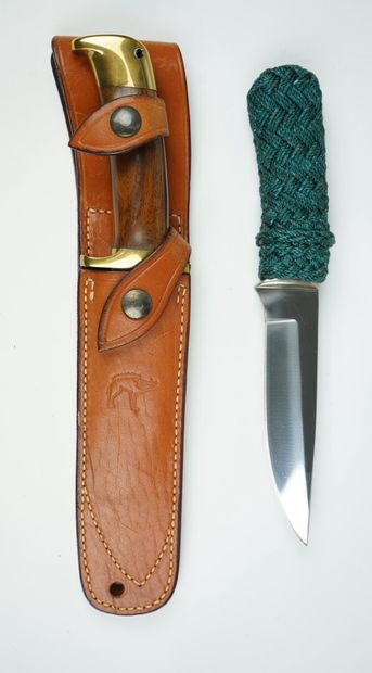  Un lot de deux couteaux de chasse 
 
Couteau de chasse Ardennlame, par jean Tanazacq,...