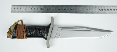 null Couteau militaire Magnum force. MB. 

33,5 cm au total, lame de 20 cm. 

Avec...