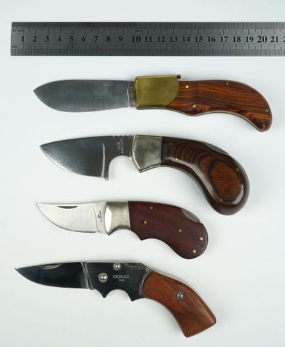 null Un lot de 4 couteaux petit format à pompe, manche en bois : 



Un couteau SCHLIEPER,...