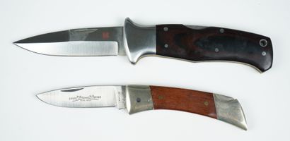 null Un lot de 2 couteaux :



Un petit couteau CAMILLUS, modèle 2, manche en bois,...