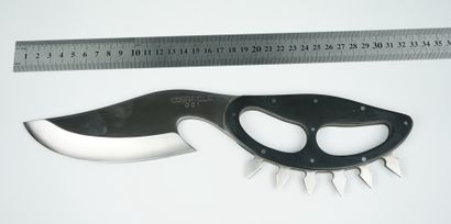  Couteau COBRA à pointes, marque CLC, numéroté 001. 
 
30,5 cm au total, lame de...