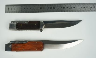 null Un lot de deux couteaux de chasse à la d'Estaing.



Un couteau de marque Hallali,...