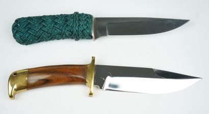  Un lot de deux couteaux de chasse 
 
Couteau de chasse Ardennlame, par jean Tanazacq,...