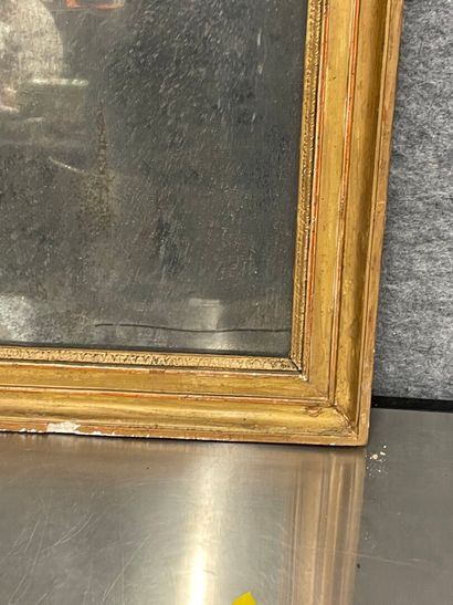 null Miroir de forme rectangulaire 

En bois doré 

59 x 51 cm