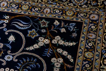 null IRAN, Important tapis fond bleu 

400 x 300 cm
