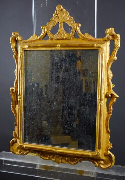 null Miroir rectangulaire en bois sculpté et doré

18ème siècle 

56 x 41 cm