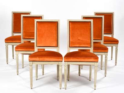 Suite de six chaises en bois laqué blanc,...