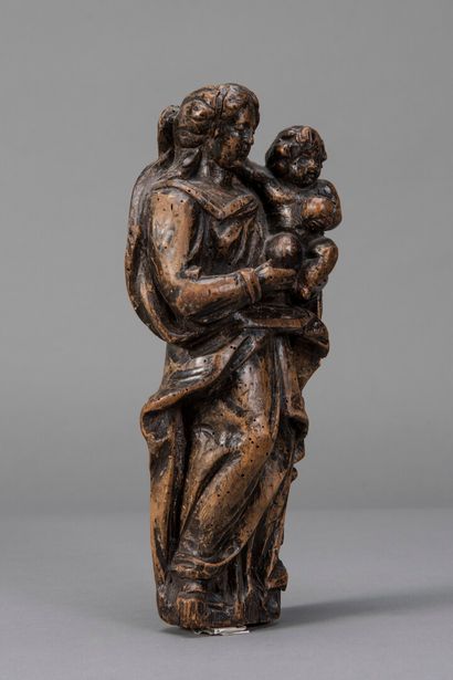 null Vierge à l'Enfant, 

Sujet en bois sculpté, 

18ème siècle.

H : 27 cm