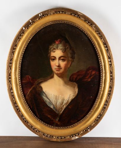  Ecole française 18ème siècle 
Portrait de femme 
Huile sur toile à vue ovale , 
68...