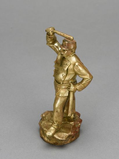 null BOFILL 

le sergent de ville 

Epreuve en bronze doré 

Signé, cachet de fondeur

H...