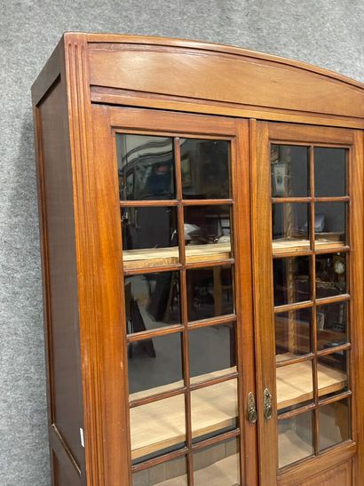 null Bibliothèque en bois naturel ouvrant par deux portes vitrées à petits carreaux,...