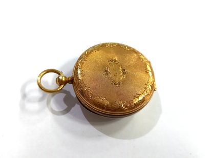  NACHURY à Lyon petite montre d epoche en or jaune. cache poussière en or signée...