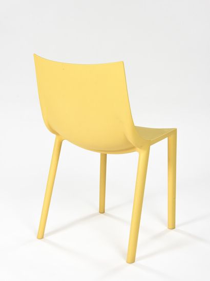 null Philippe STARCK (Né en 1949)

Chaise modèle Bo réalisée en monobloc de polypropylène...