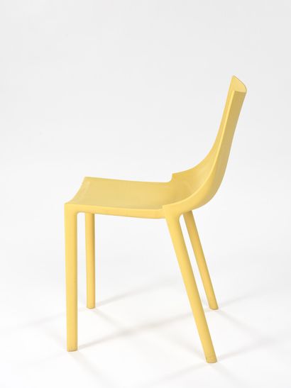 null Philippe STARCK (Né en 1949)

Chaise modèle Bo réalisée en monobloc de polypropylène...