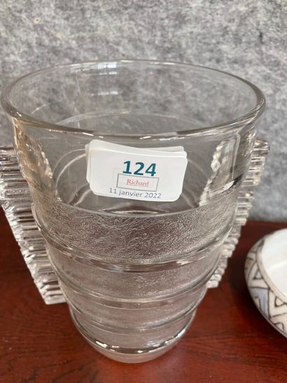 null Vase en verre givré 

H : 21 cm 



VALLUARIS coupe vide poche Metenier vas...