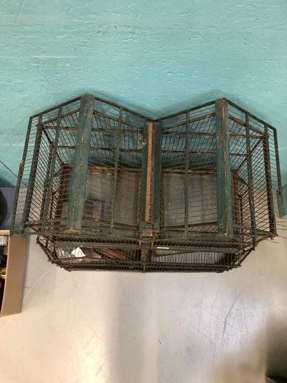 null Cage à oiseaux double vers 1900

H : 80 cm

80 x 40 cm