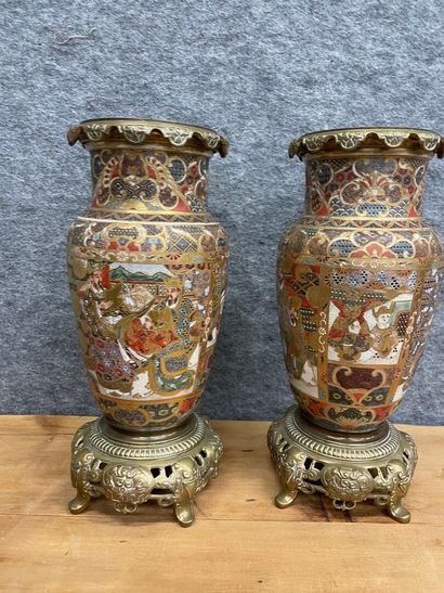 null JAPON Paire de vase en porcelaine de Satsuma, à décor doré de Daymo et Shogun

Monture...