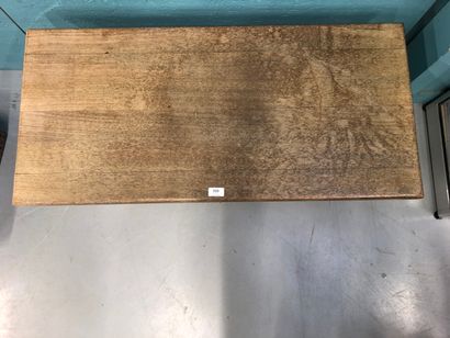 null Table en bois naturel

H : 45 L : 100 P : 46.5 cm