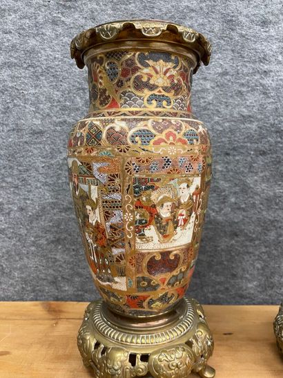 null JAPON Paire de vase en porcelaine de Satsuma, à décor doré de Daymo et Shogun

Monture...