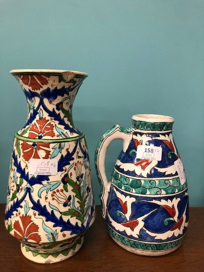 Vase et pichet à décor Iznik (vase presente...
