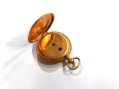  Petite montre de poche en or jaune cache poussière en or 
pds : 29, 3 gr