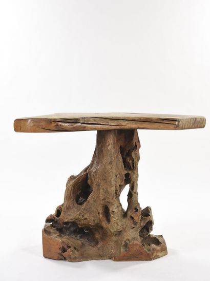 null BRUTALIST WORK 1950

Brutalist table made from tree trunks and roots.



H:...