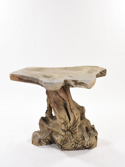 null BRUTALIST WORK 1950

Brutalist table made from tree trunks and roots.



H:...