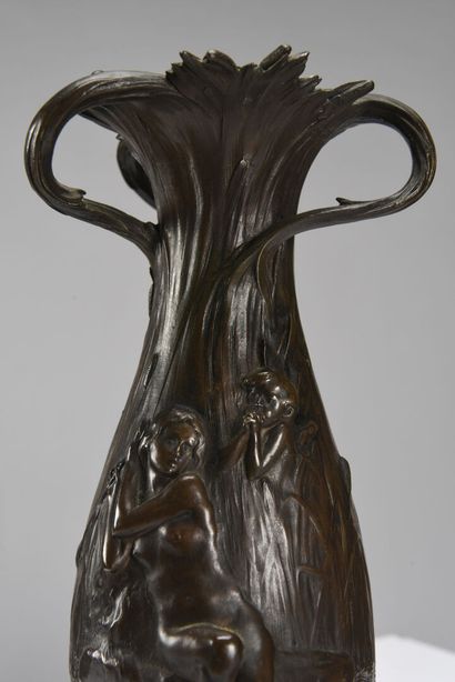 null Paul ROUSSEL (1867 - 1928) and Susses Frères

Vase of baluster form in bronze...