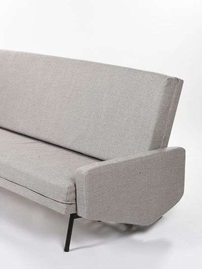 null Pierre GUARICHE (1926-1995)

 Sofa-bed with tubular black lacquered metal base,...