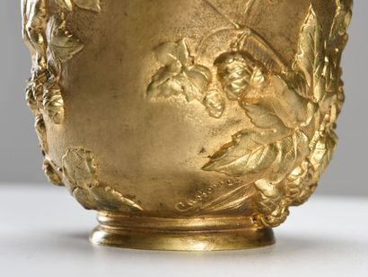 null CASSONNET (XIX-XX ème)

Covered pot in gilded bronze decorated with leaves and...