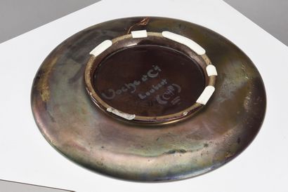 null VOCHE AND COMPANY

Rare circular ceramic dish with glazed and iridescent cover...