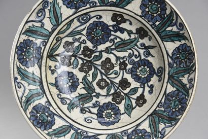 null Edmond LACHENAL (1855-1930)

Hollow ceramic dish with polychrome floral decoration...
