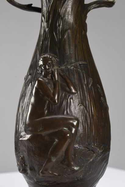 null Paul ROUSSEL (1867 - 1928) et Susses Frères

Vase de forme balustre en bronze...