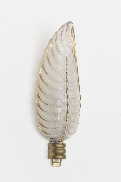 null MAISON PETITOT 

Pair of sconces Leaf in frosted glass partially gilded retained...