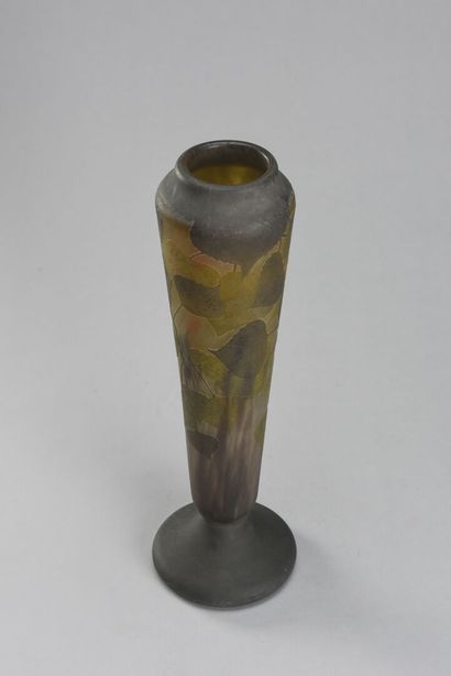 null DAUM NANCY



Vase of baluster form with doubled glass with acid-etched decoration...