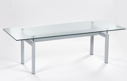 null Le CORBUSIER (1887 - 1965)

Table bureau modèle LC6 à quatre pieds profilés...