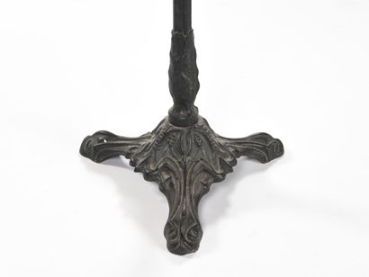 null Work Art Nouveau period

Table said Bistrot with tripod base in cast iron with...