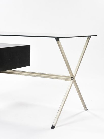 null Franco ALBINI (1905-1977)

Desk with X-shaped lateral legs with a star-shaped...