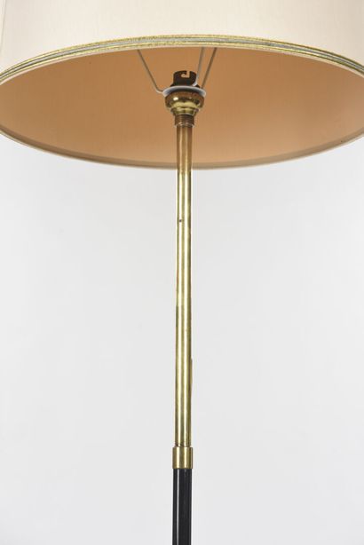 null FRENCH WORK

Tripod lamp in black lacquered metal from which rises a gilded...