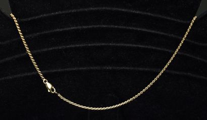 null 18k (750) yellow gold chain (eagle)

Weight: 9.60 grs 

Length : 49 mm