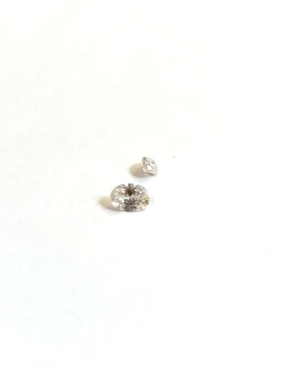 null Cushion cut diamond (chipped) of 0.28 carat (beautiful color) and a diamond...
