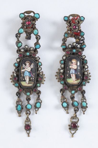 null Set of pompom with enamel medallion decoration featuring two cherubs 

Napoleon...